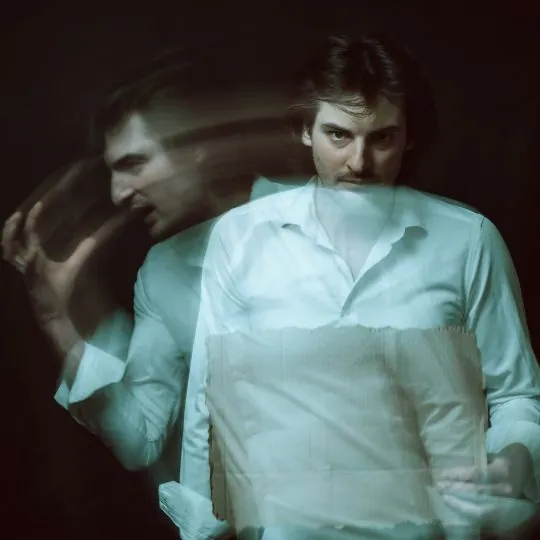 Fotomontaje que transmite la idea de trastorno mental